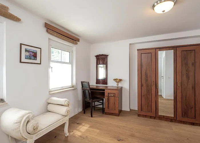 Luxurioese Sandstein Villa - 320 Qm - 7 Raeume